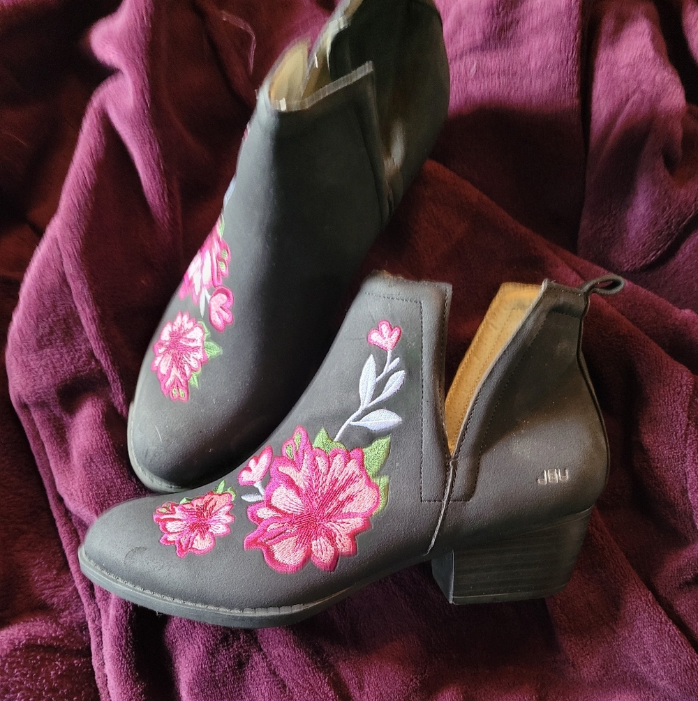 NWT JBU Jambu Parker Embroidered Ankle Boot 8.5